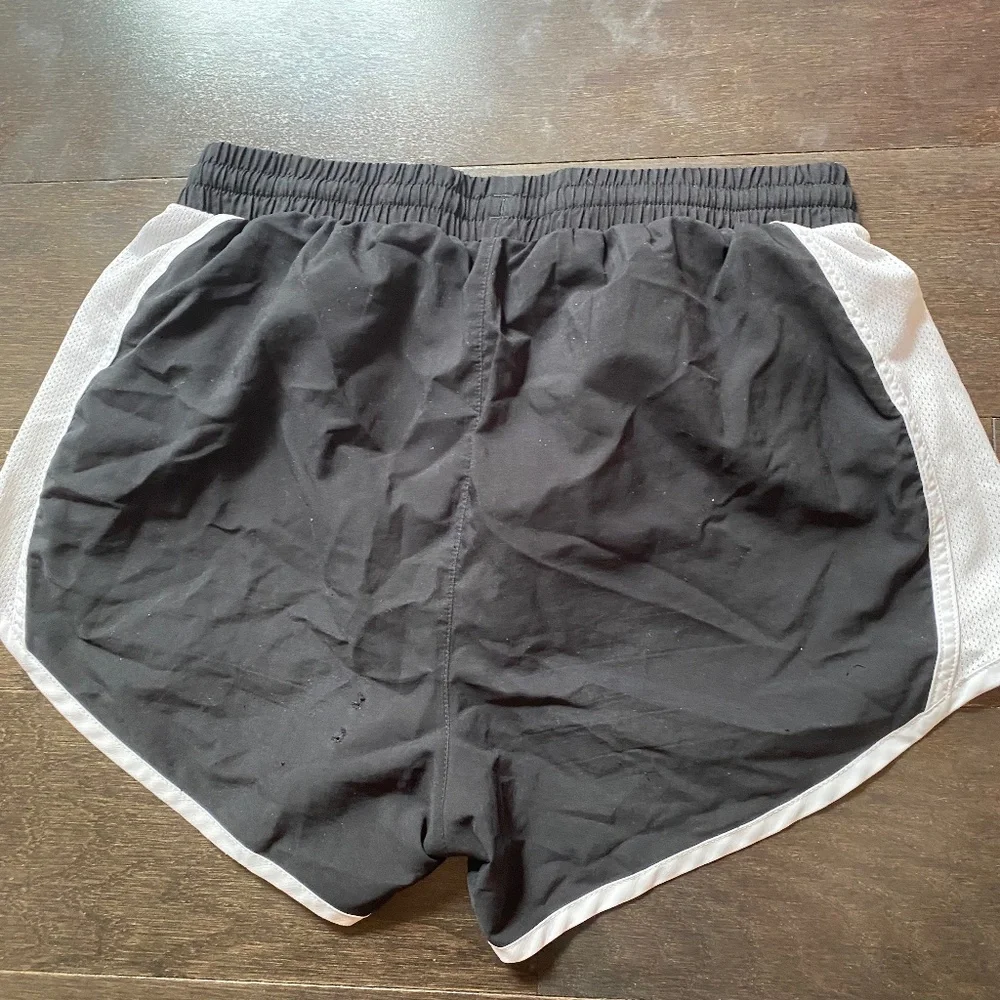 🎉Underarmour Athletic workout short Size xsmall - Picture 2 of 5